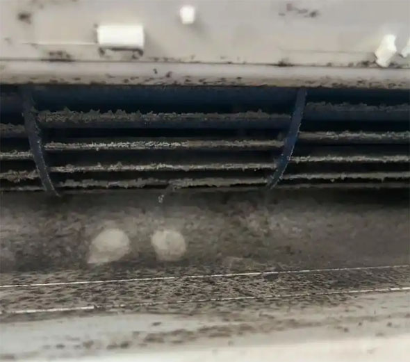 梁子湖空调吹的风有股烧焦味是怎么回事